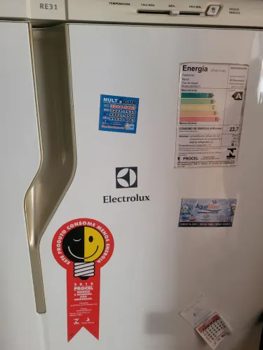 Vende se Geladeira semi Nova