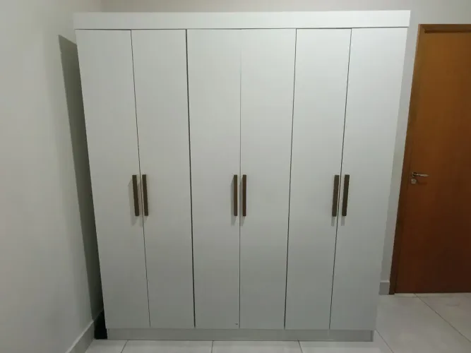 Vendo guarda-roupa solteiro 6 Portas Branco