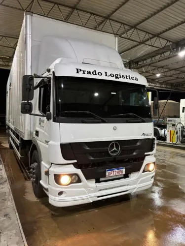 Caminhão atego 2426
