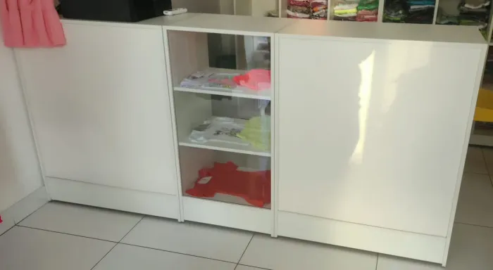 Vendo Balcão Vitrine em MDF 