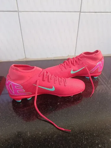 Chuteira Nike Mercurial campo