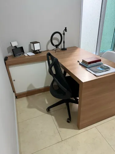 Mesa em L madeira MDF com 2 portas 