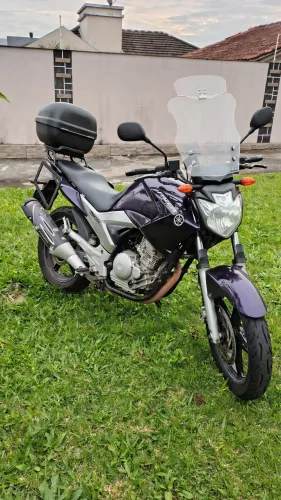 Vendo Fazer 250cc 2012 cor roxa, ou troco por Prisma com ar condicionado.