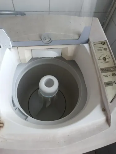Máquina de lavar oito kilos