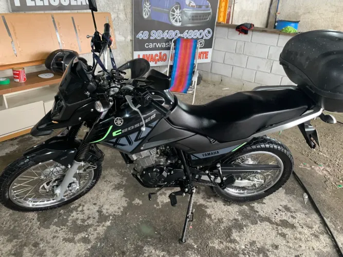 Motocicleta krosser ano 2024.