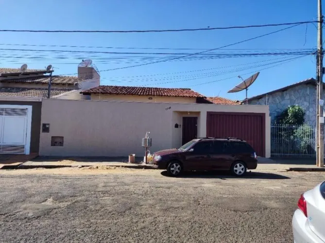 CASA RESIDENCIAL em Frutal - MG, Ipe Amarelo