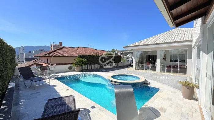 CASA ALTO PADRÃO NA VILA NOVA