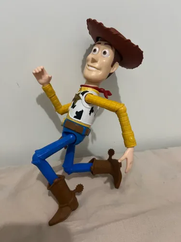 Boneco Woody martel