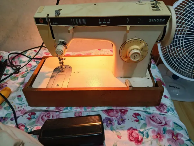Máquina de costura antiga