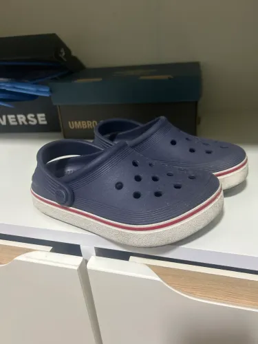 Crocs usada