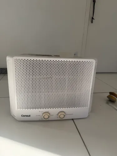 Ar condicionado de Janela Consul Frio Mecânico com Design Moderno CCB10GB - 220V