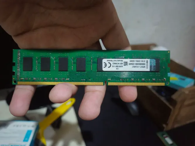 Memória ddr3 8gb nova que suporta overclock 