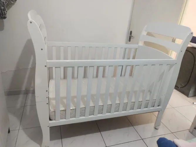 Vendo Berço com colchão
