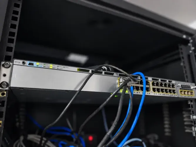 Cisco Catalyst 3750X-24T-E - 24 Portas Gigabit + Módulo SFP
