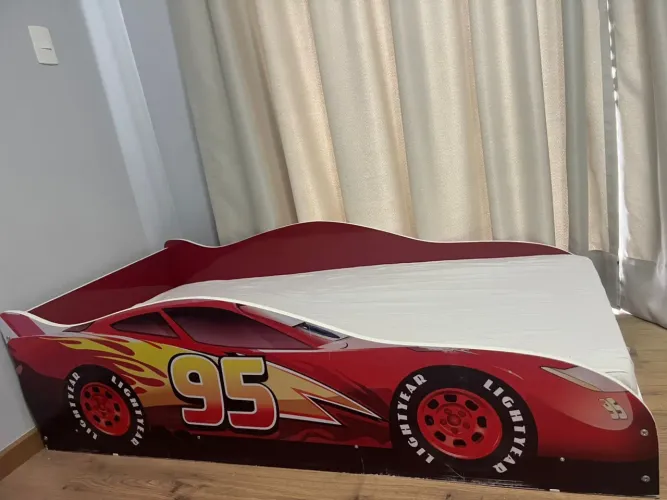 Cama infantil com colchão