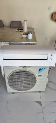 Ar condicionado Daikin com defeito 