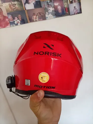 Capacete norisk com comunicador
