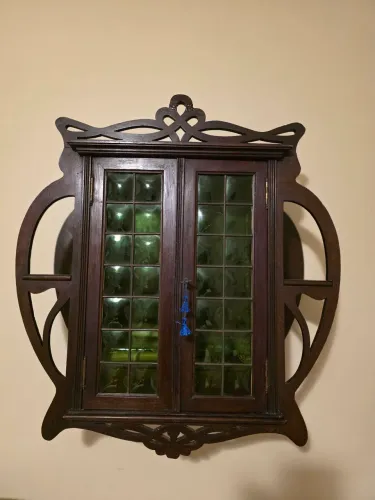 Antigo armário de parede, art nouveau, 1910.