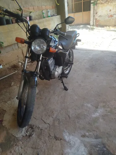 Vendo fan 125 ES, motor feito, motinha top para correria do dia dia.