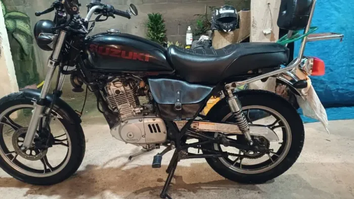 Intruder 125 estilo Cafe Racer.