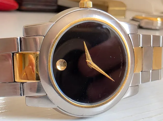 Relógio movado 36 mm. Aço e ouro. Quartz suíço.