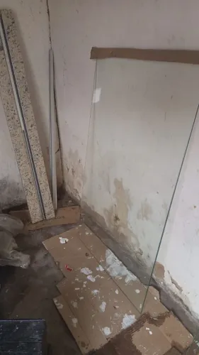 Vendo uma janela de vidro com uma pedra de mármore  valor 300