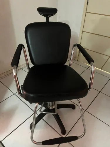 Cadeira Salão Barbeiro Maquiagem Estética Encosto Reclinável E Hidráulica Preta Dompel