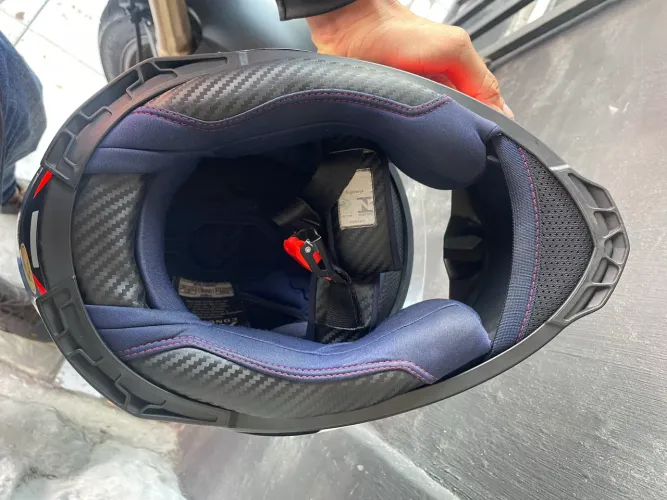 Capacete vermelho axxis 58 . Todo ok !