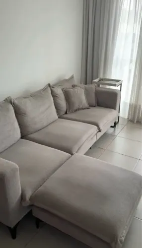 SOFÁ PARA 4 PESSOAS COM CHAISE