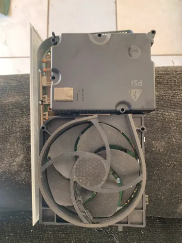 VENDO XBOX SERIES S   Console liga, mas desliga por problema na placa-mãe.