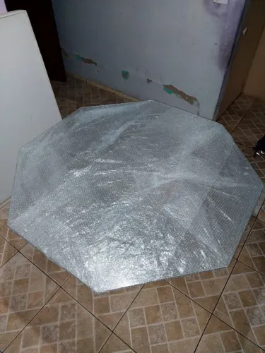 Mesa de Jantar em Vidro com base de madeira e sem cadeiras