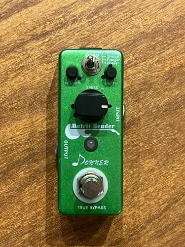 Pedal Chorus / Flanger / Phaser Donner Metric Bender
