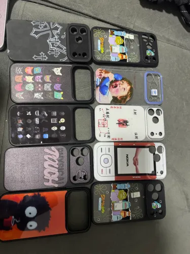 Kit com 5 capinhas novas e nunca usadas para iPhone 17 Pro Max.