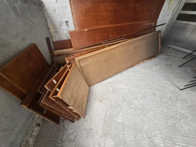 DOAÇÃO - Madeiras e tábuas de guarda-roupa