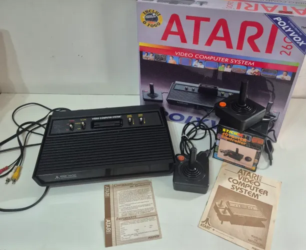 Atari 2600 com 2 controles