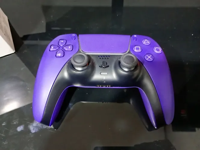 Controle de PlayStation 5 roxo