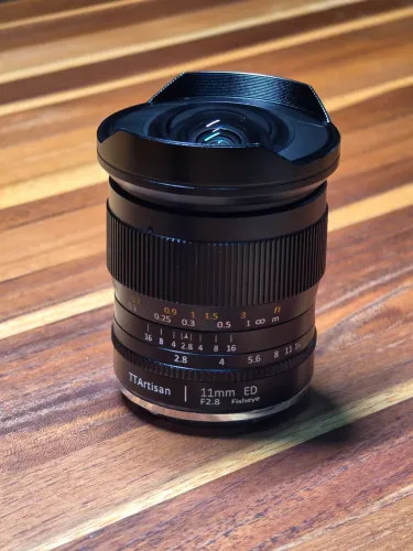 Lente Sony foco manual TTArtisan 11mm f/2.8