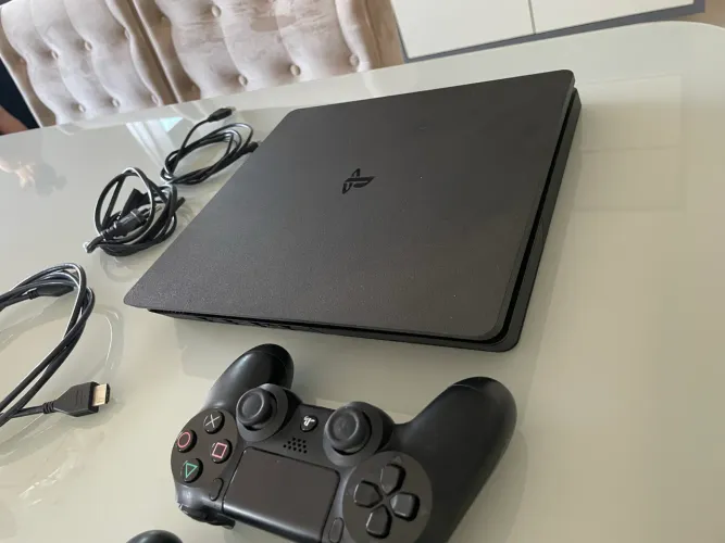 Ps4 super slim semi novo 1TB