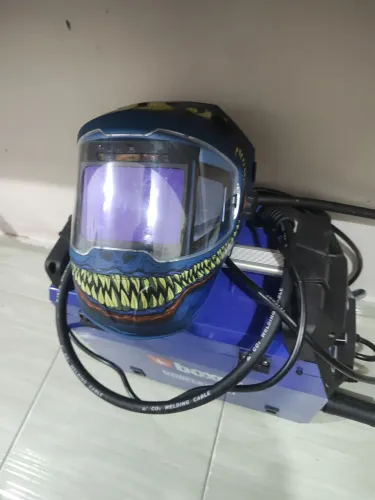 Máquina de solda multiprocesso boxer 160 bv e máscara boxer spectra 360