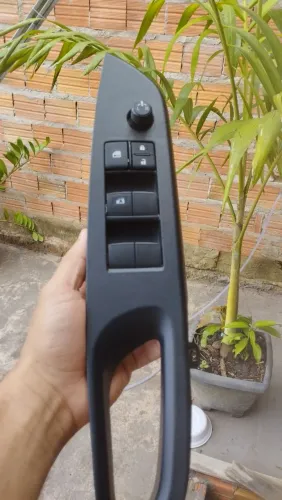 Botão do vidro do lá do motorista Toyota yaris 2019.