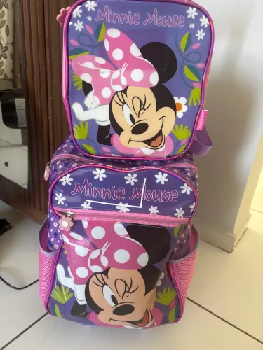 Vendo uma kit Muchila escolar em perfeito estado !