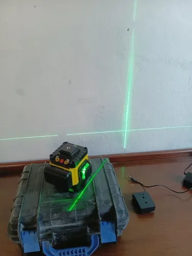 Nível a laser com controle