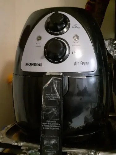 Vendo airfryer da marca Mondial em excelente estado, estou vendendo porque ganhei otra.