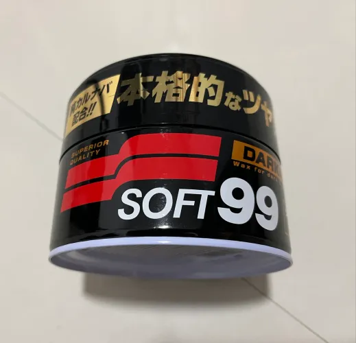 Cera automotiva SOFT99 Dark & Black
