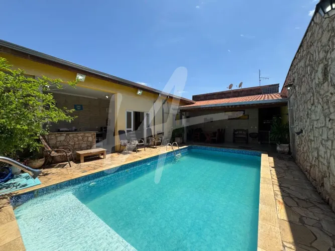 Casa térrea com piscina - Analisa permuta