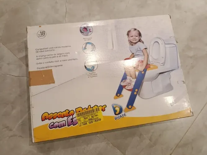 Redutor de assento sanitário com escadinha