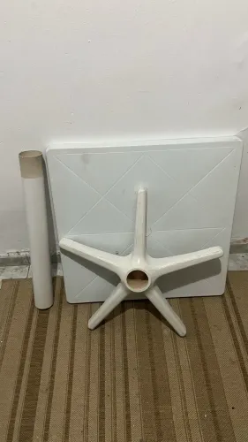Mesa de Plástico Quadrada Removível