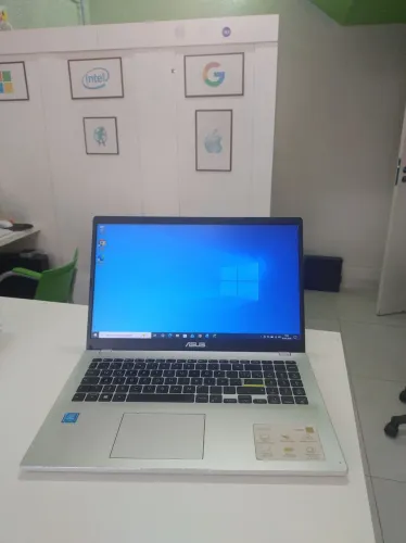 Notebook asus celeron N4020 ssd de 512GB