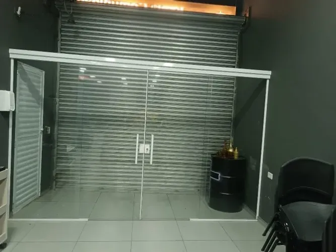 Porta de vidro 3x5 de largura por 2 20 altura