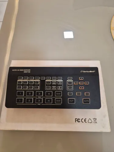 Mesa de Corte Video Switcher DeviceWell HDS7105 (4x HDMI + 1x DP) - Estado de Novo